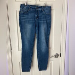 Maurices Mid Rise Skinny Jean